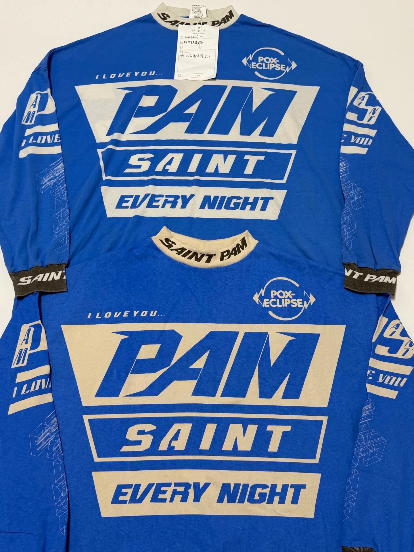 Pre-production paneling (the fabric is temporarily cut and the color is yellowish. The color of the bulk product may be modified) SAINT Mxxxxxx × P.A.M. PAM_LS TEE/SAINT PAM/BLU P.A.M. joint model blue PAM SAINT racing suit blue S-XL